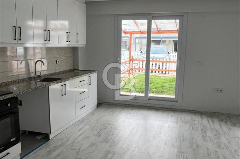 Foça Yenibağarası Havuzlu Sitede 2+1 Kiralık Bahçe Katı Daire