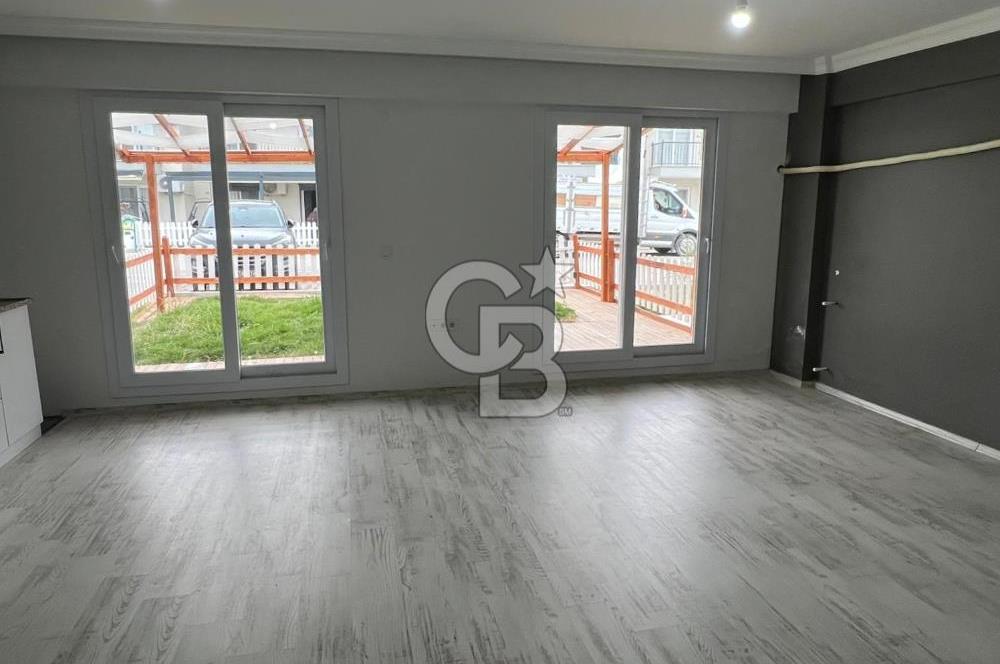 Foça Yenibağarası Havuzlu Sitede 2+1 Kiralık Bahçe Katı Daire