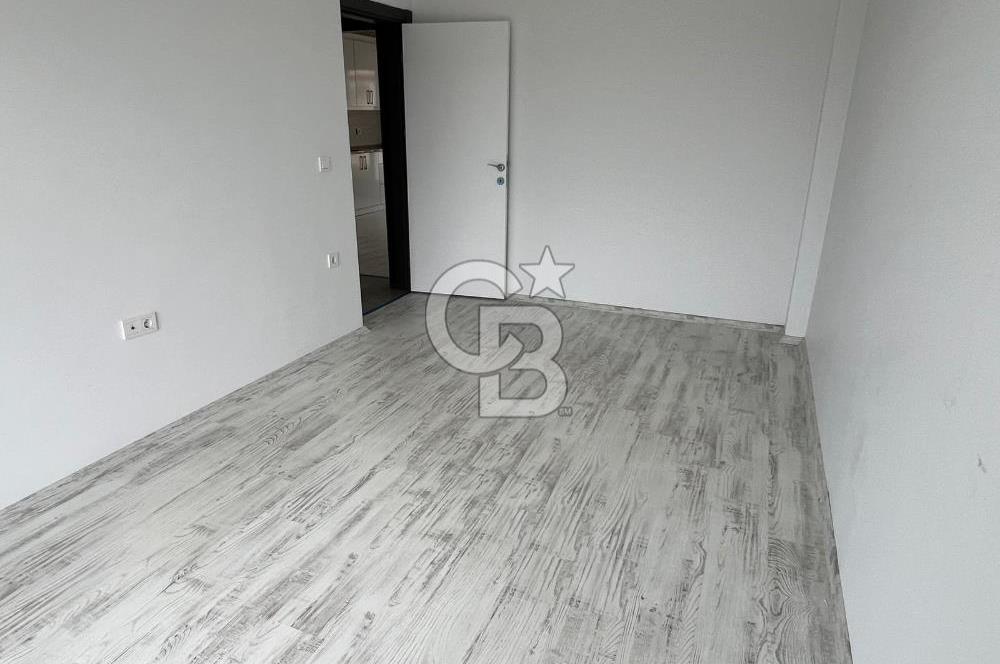 Foça Yenibağarası Havuzlu Sitede 2+1 Kiralık Bahçe Katı Daire