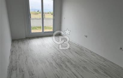 Foça Yenibağarası Havuzlu Sitede 2+1 Kiralık Bahçe Katı Daire