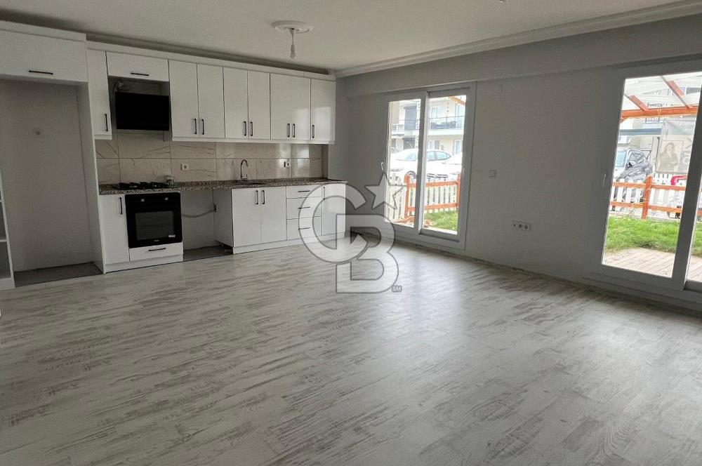 Foça Yenibağarası Havuzlu Sitede 2+1 Kiralık Bahçe Katı Daire