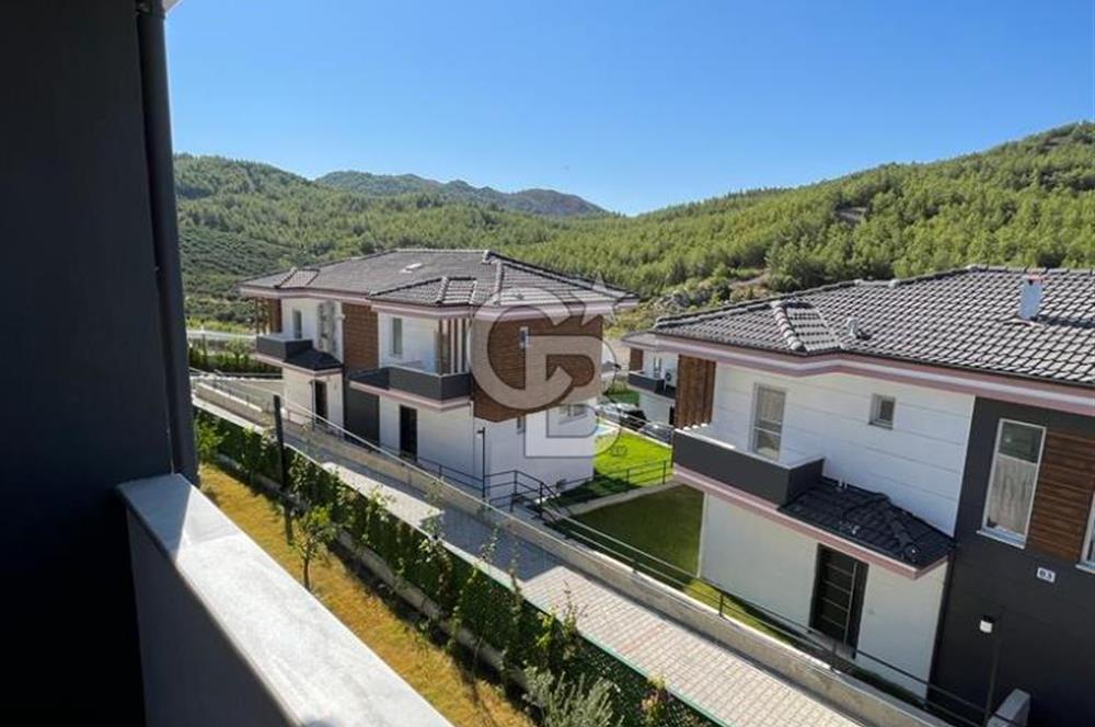 DALAMAN AKKAYA'DA BAHÇELİ, ORTAK HAVUZLU 3+1 VİLLA