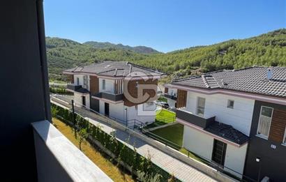 DALAMAN AKKAYA'DA BAHÇELİ, ORTAK HAVUZLU 3+1 VİLLA