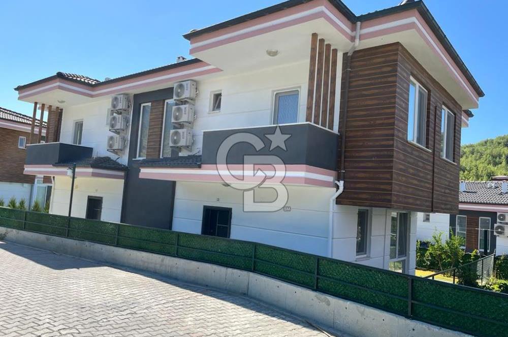 DALAMAN AKKAYA'DA BAHÇELİ, ORTAK HAVUZLU 3+1 VİLLA