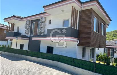 DALAMAN AKKAYA'DA BAHÇELİ, ORTAK HAVUZLU 3+1 VİLLA