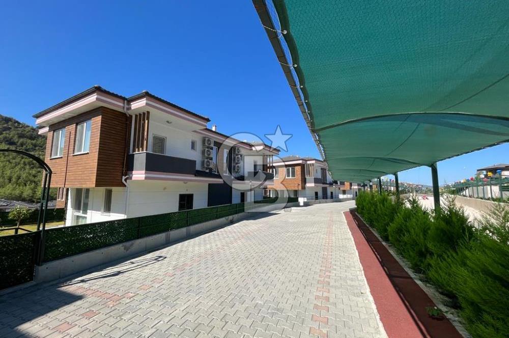 DALAMAN AKKAYA'DA BAHÇELİ, ORTAK HAVUZLU 3+1 VİLLA
