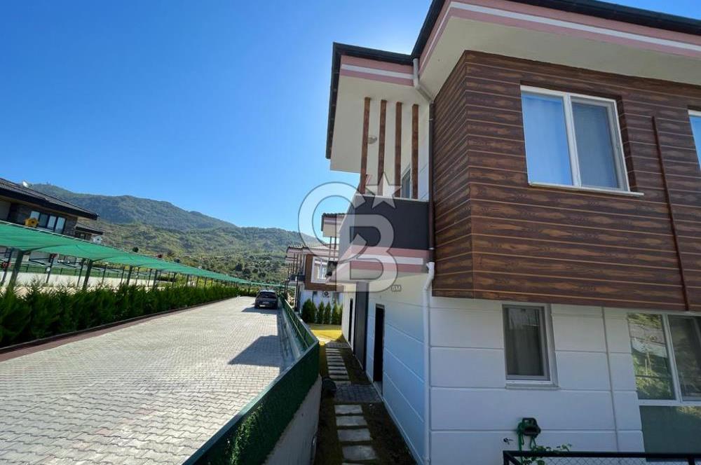 DALAMAN AKKAYA'DA BAHÇELİ, ORTAK HAVUZLU 3+1 VİLLA