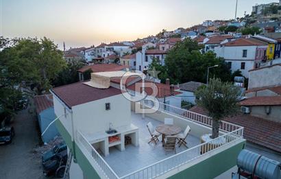 Ayvalık Merkezde Komple Yenilenmiş Müstakil 3+1 Taş Ev
