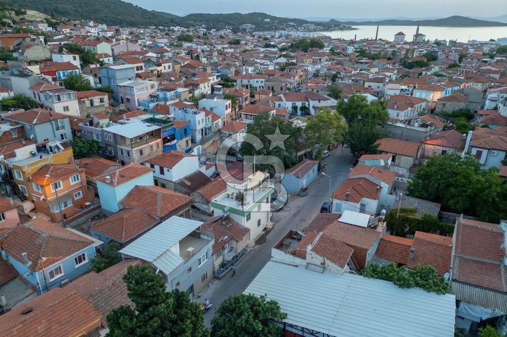 Ayvalık Merkezde Komple Yenilenmiş Müstakil 3+1 Taş Ev