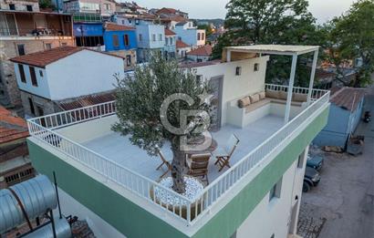 Ayvalık Merkezde Komple Yenilenmiş Müstakil 3+1 Taş Ev