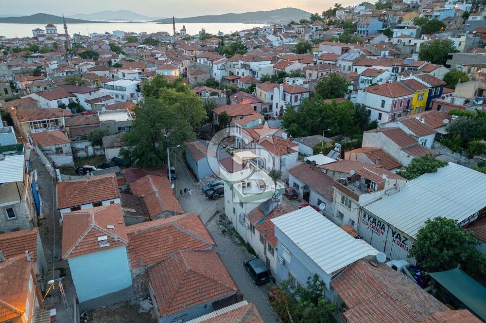 Ayvalık Merkezde Komple Yenilenmiş Müstakil 3+1 Taş Ev