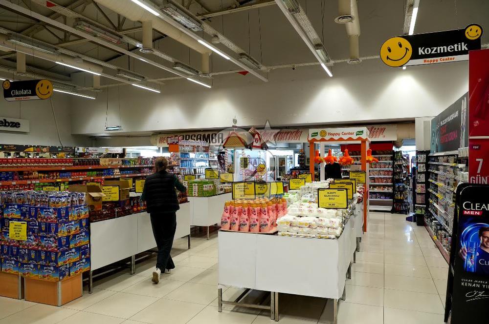 Ümraniye Atakent Mahallesi nde Kurumsal Kiracılı Ticari Bina