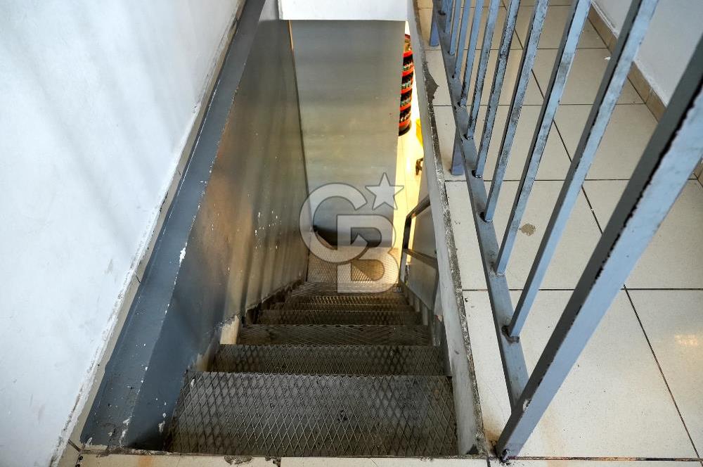 Ümraniye Atakent Mahallesi nde Kurumsal Kiracılı Ticari Bina