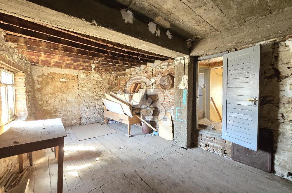 Ayvalık Fethiye Mahallesi'nde Satılık 4+1 Müstakil Rum Evi 