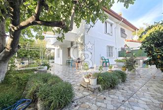 Ayvalık Cunda Adasın'da mükemmel konumda 3+1 villa