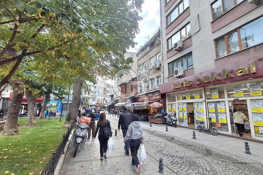 Satılık Bina. Büyük Saray Meydanında, Meydan Cepheli. Yatırım Fırsatı