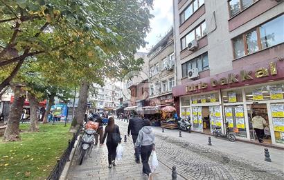 Satılık Bina. Büyük Saray Meydanında, Meydan Cepheli. Yatırım Fırsatı