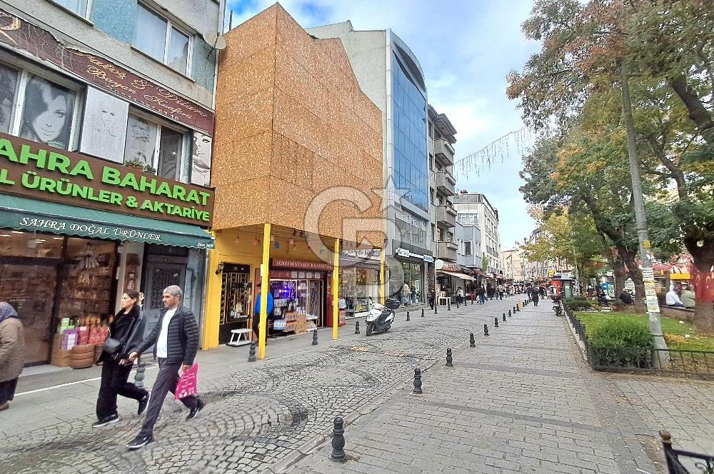 Satılık Bina. Büyük Saray Meydanında, Meydan Cepheli. Yatırım Fırsatı