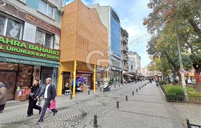Satılık Bina. Büyük Saray Meydanında, Meydan Cepheli. Yatırım Fırsatı