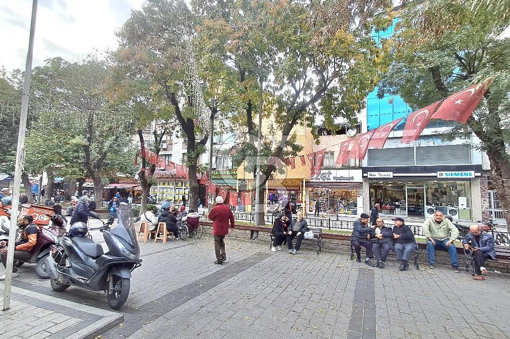 Satılık Bina. Büyük Saray Meydanında, Meydan Cepheli. Yatırım Fırsatı