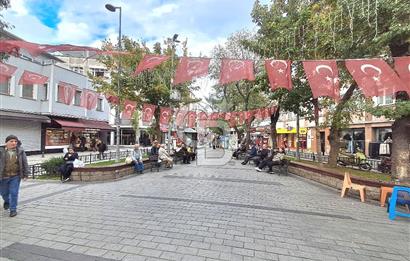 Satılık Bina. Büyük Saray Meydanında, Meydan Cepheli. Yatırım Fırsatı