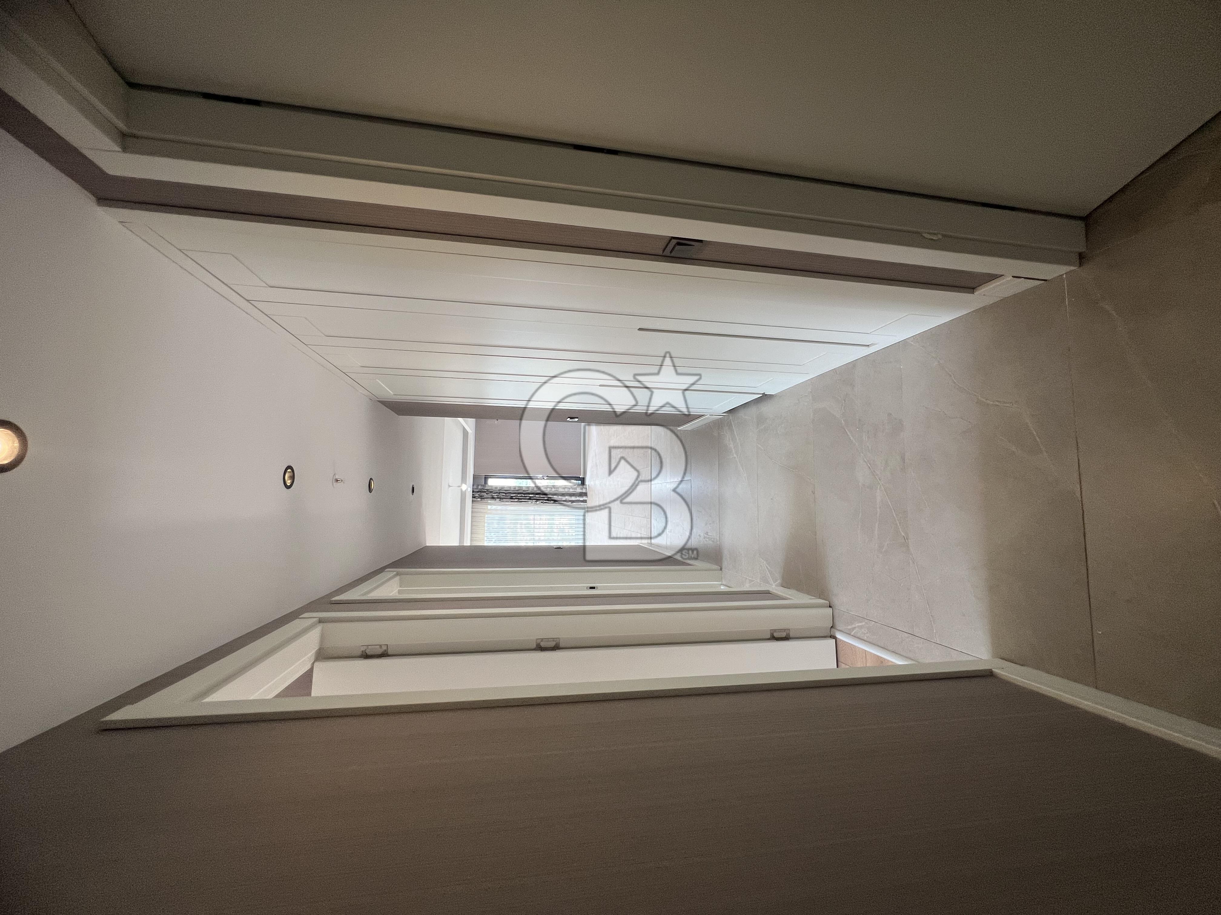 EVRENSEL YAŞAM SİTESİNDE 4+ 1 SATILIK DAİRE