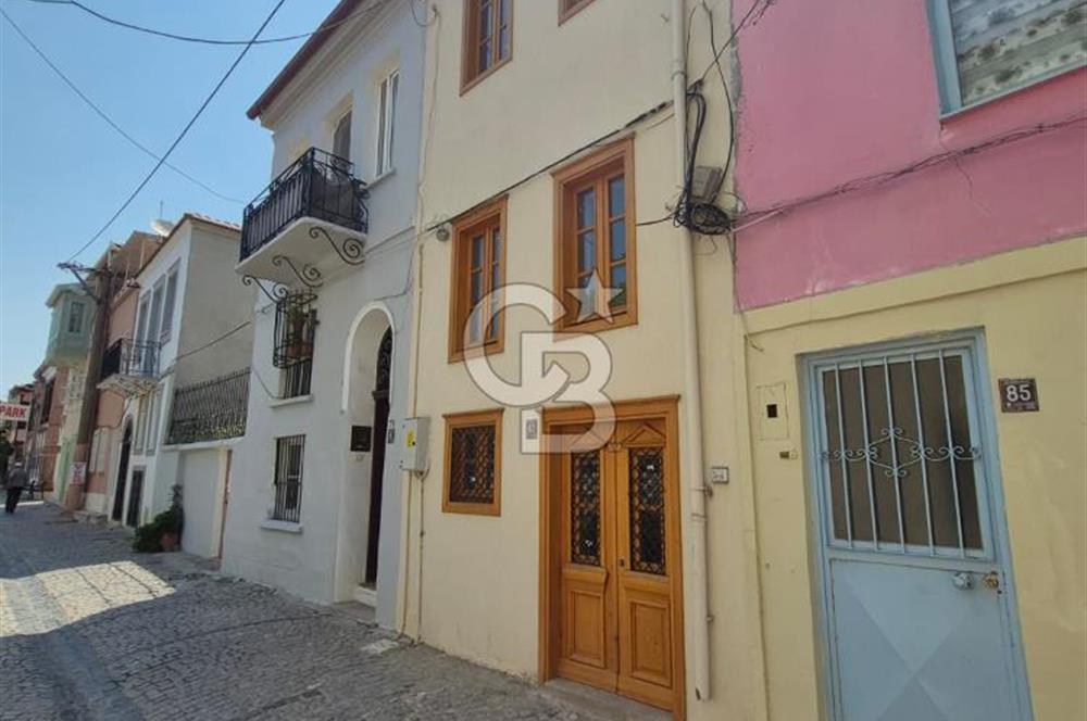 AYVALIK MERKEZ'DE 4+1 KİRALIK RUM EVİ