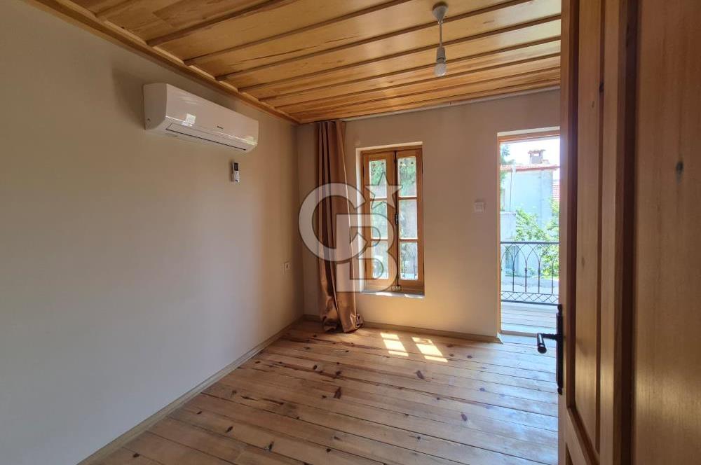 AYVALIK MERKEZ'DE 4+1 KİRALIK RUM EVİ