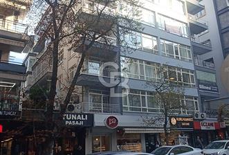 Tunalı Hilmi Caddesi Üzerinde Prestijli konumda 3+1 Satılık Daire / Ofis kullanımına uygun