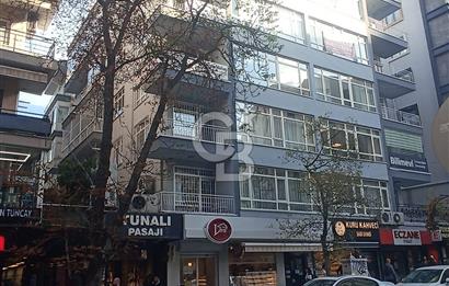 Tunalı Hilmi Caddesi Üzerinde Prestijli konumda 3+1 Satılık Daire / Ofis kullanımına uygun