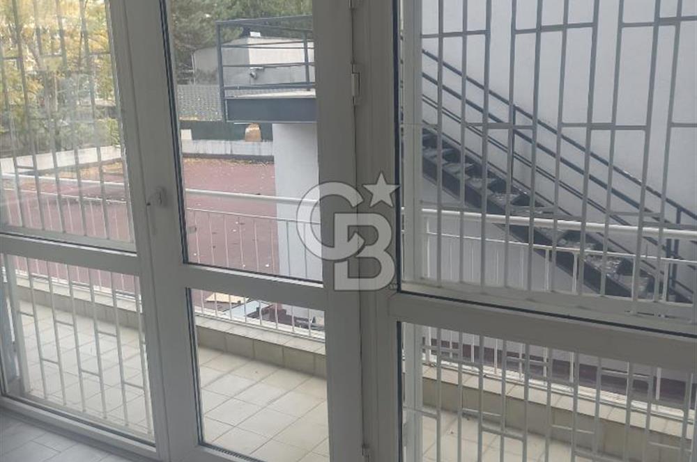 Tunalı Hilmi Caddesi Üzerinde Prestijli konumda 3+1 Satılık Daire / Ofis kullanımına uygun