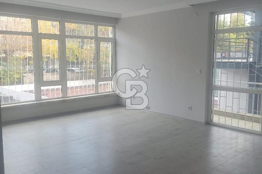 Tunalı Hilmi Caddesi Üzerinde Prestijli konumda 3+1 Satılık Daire / Ofis kullanımına uygun