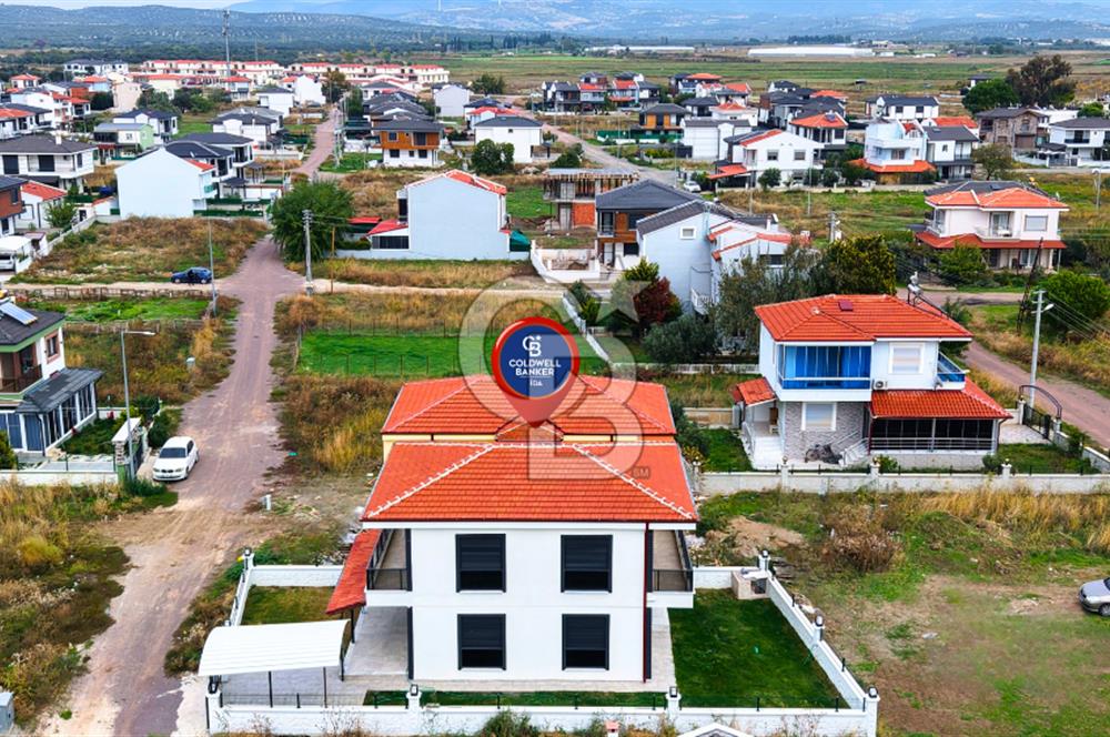 Ayvalık Altınova'da Denize Sıfır Müstakil Villa