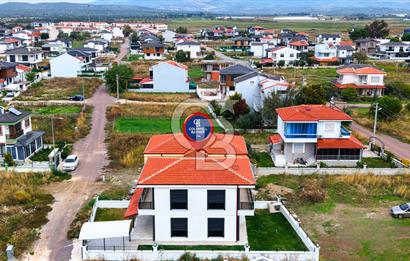 Ayvalık Altınova'da Denize Sıfır Müstakil Villa