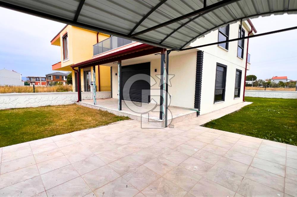 Ayvalık Altınova'da Denize Sıfır Müstakil Villa