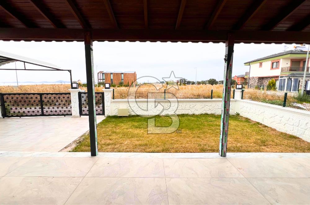 Ayvalık Altınova'da Denize Sıfır Müstakil Villa