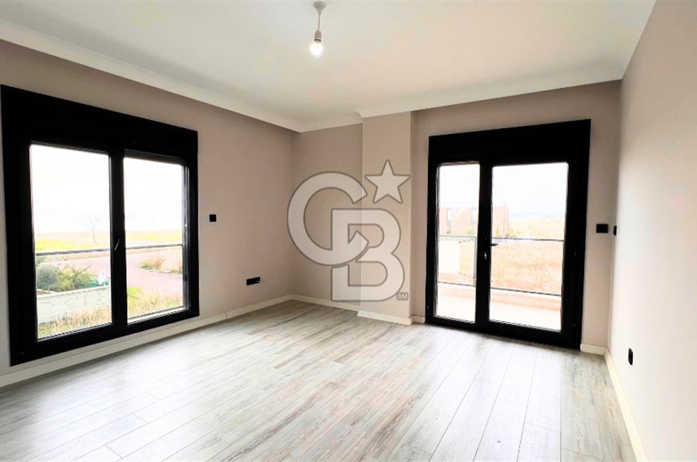 Ayvalık Altınova'da Denize Sıfır Müstakil Villa