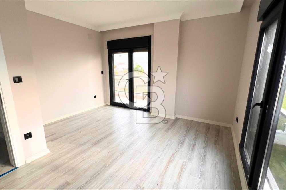 Ayvalık Altınova'da Denize Sıfır Müstakil Villa