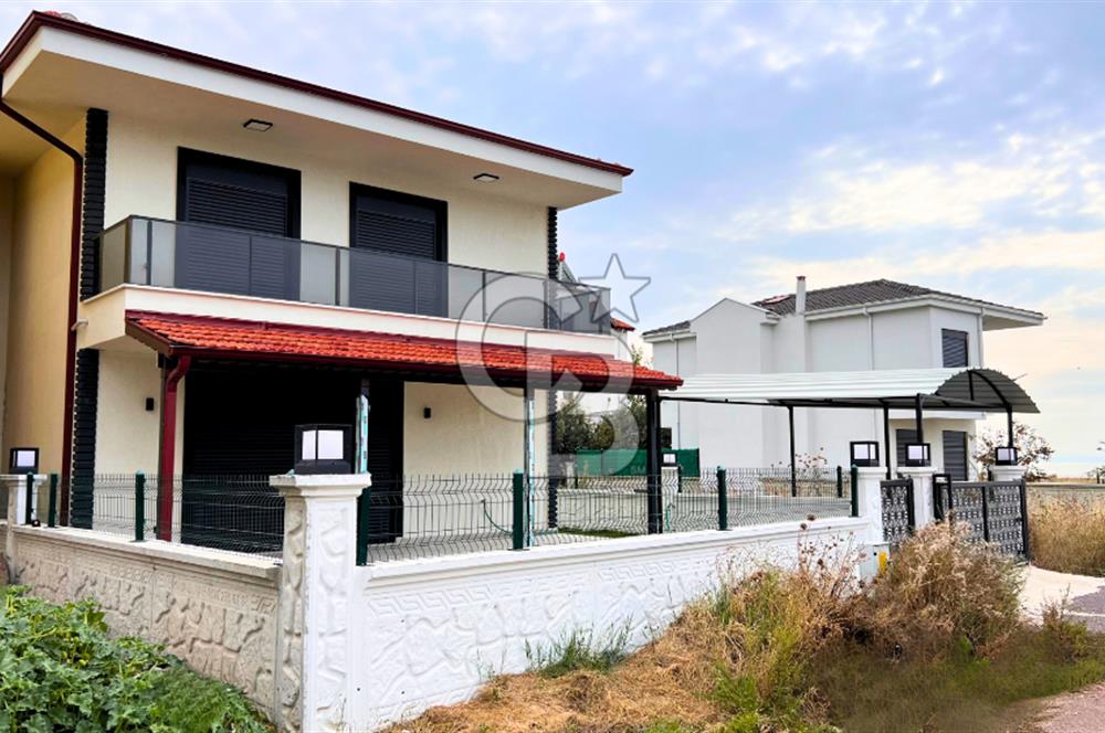 Ayvalık Altınova'da Denize Sıfır Müstakil Villa