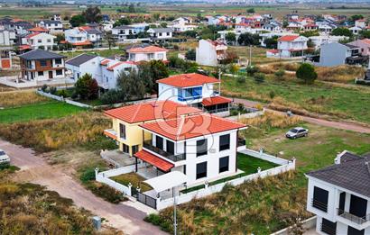 Ayvalık Altınova'da Denize Sıfır Müstakil Villa