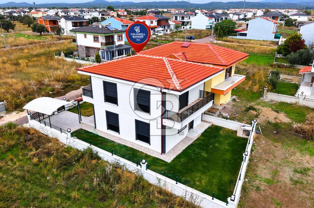 Ayvalık Altınova'da Denize Sıfır Müstakil Villa