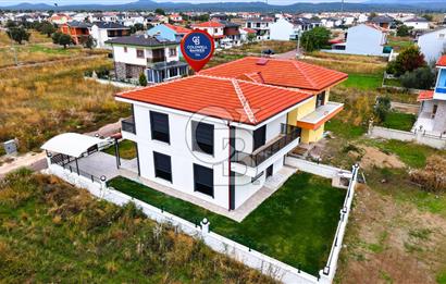 Ayvalık Altınova'da Denize Sıfır Müstakil Villa