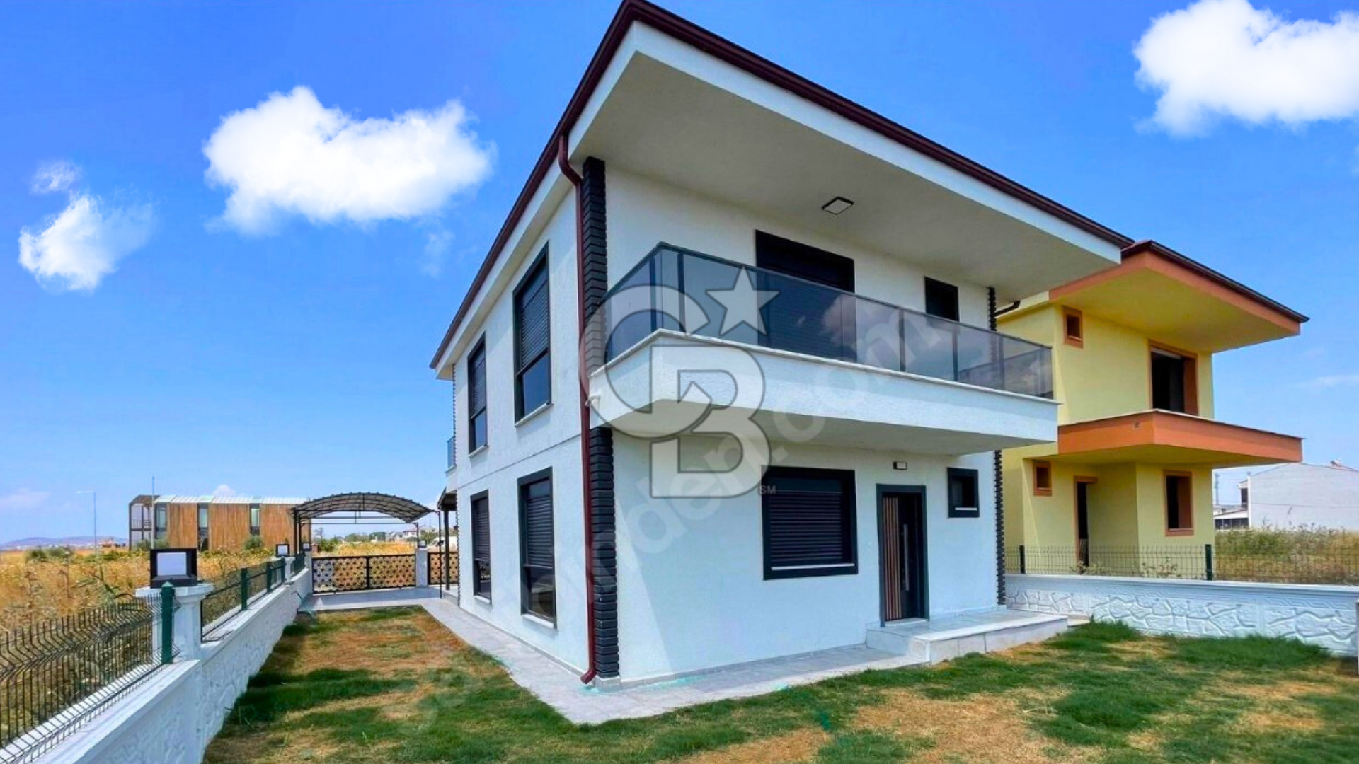 Ayvalık Altınova'da Denize Sıfır Müstakil Villa