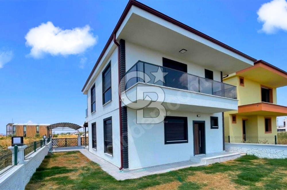 Ayvalık Altınova'da Denize Sıfır Müstakil Villa