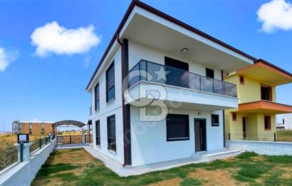 Ayvalık Altınova'da Denize Sıfır Müstakil Villa