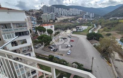 Narlıdere Çamtepe'de Deniz Manzaralı Bakımlı Ferah 3+1 Daire
