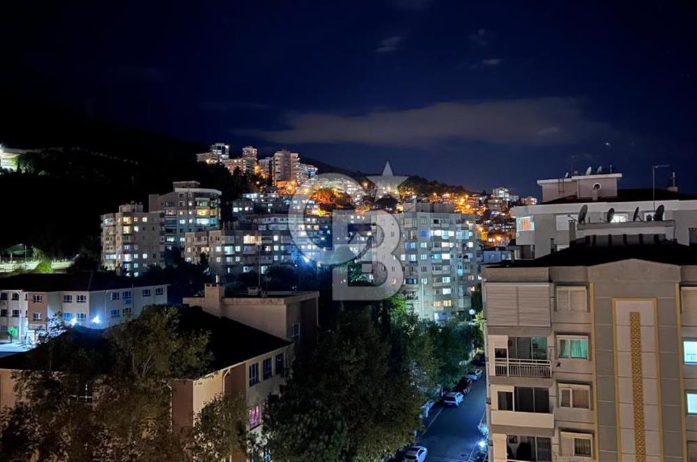 Narlıdere Çamtepe'de Deniz Manzaralı Bakımlı Ferah 3+1 Daire
