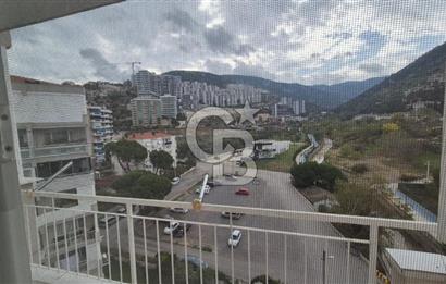 Narlıdere Çamtepe'de Deniz Manzaralı Bakımlı Ferah 3+1 Daire