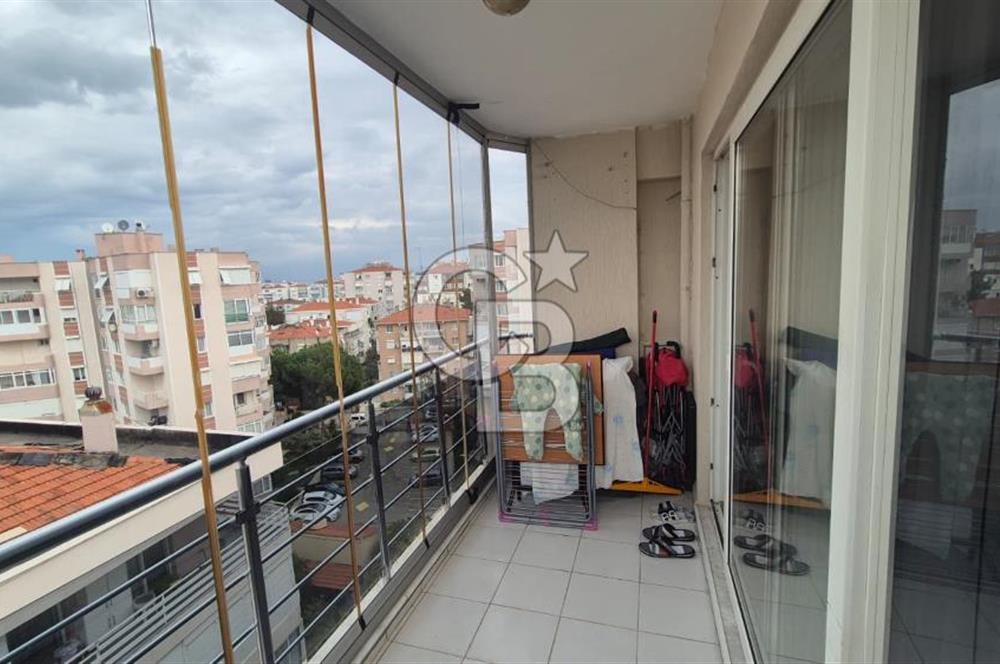 Narlıdere Çamtepe'de Deniz Manzaralı Bakımlı Ferah 3+1 Daire