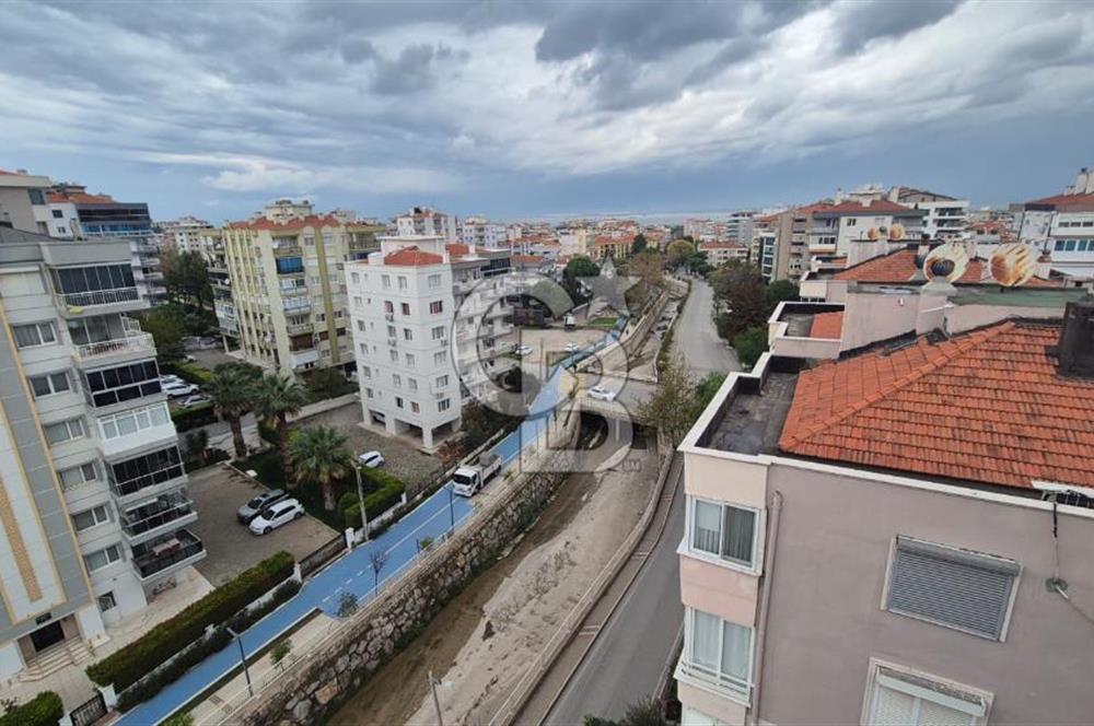 Narlıdere Çamtepe'de Deniz Manzaralı Bakımlı Ferah 3+1 Daire